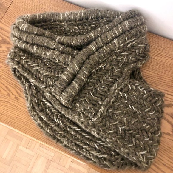 Katniss inspired cowl vest scarf shawl - Picture 5 of 8